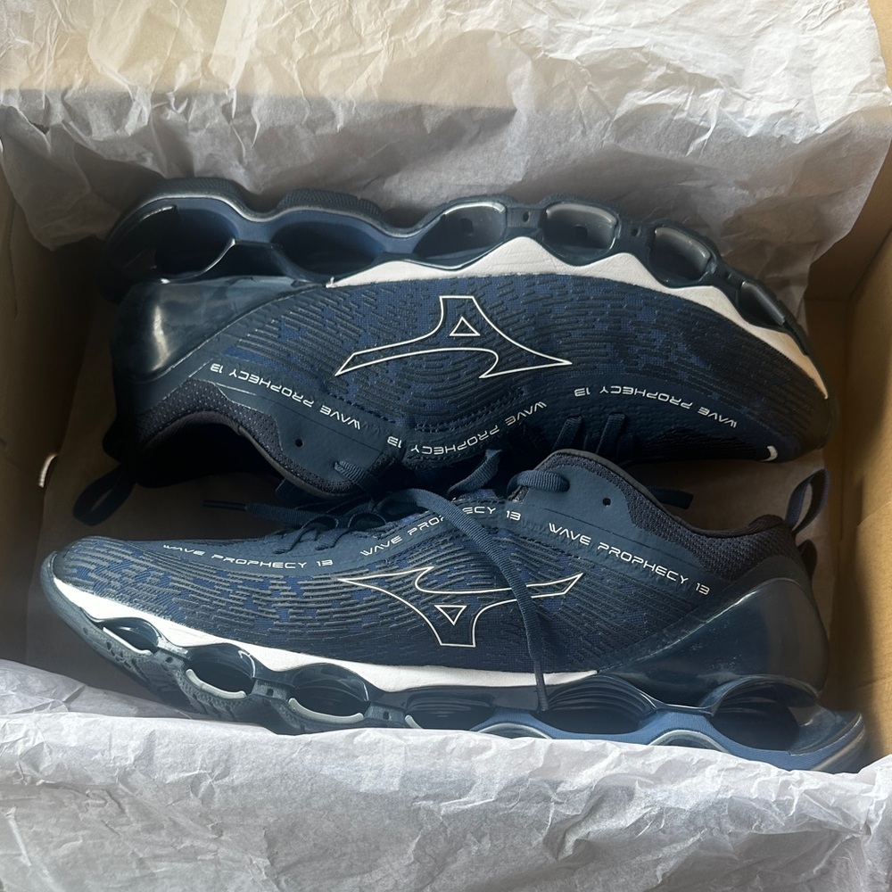 Mizuno Men's Wave Prophecy 13 Athletic Shoes - Dark Blue and White